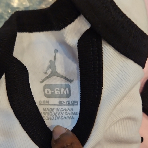 Nike Air Jordan Infant Set in Pink and White - Picture 3 of 4